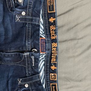 Rock revival, mid rise, curvy jeans. Sz32